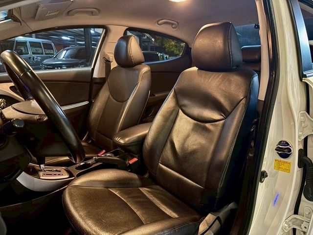 HYUNDAI現代 ELANTRA  第9張相片