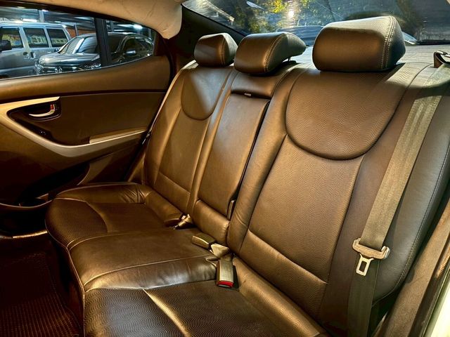 HYUNDAI現代 ELANTRA  第10張相片