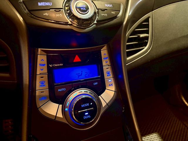 HYUNDAI現代 ELANTRA  第15張相片