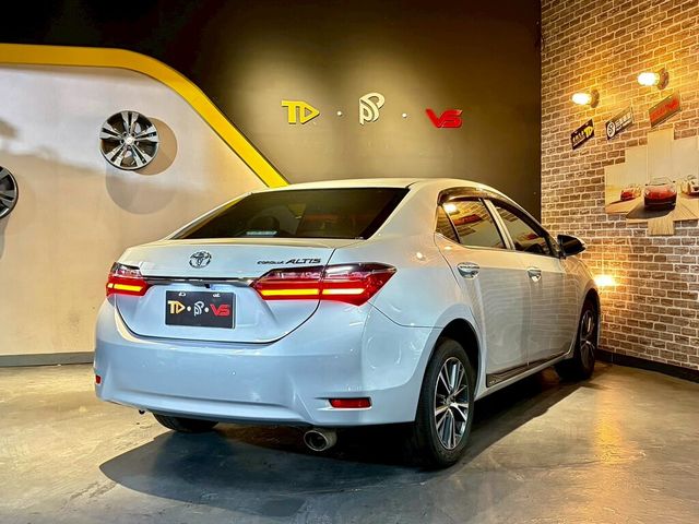 TOYOTA豐田 ALTIS  第2張相片