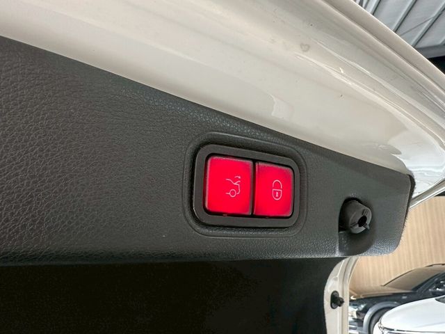 M-BENZ賓士 E300  第15張相片
