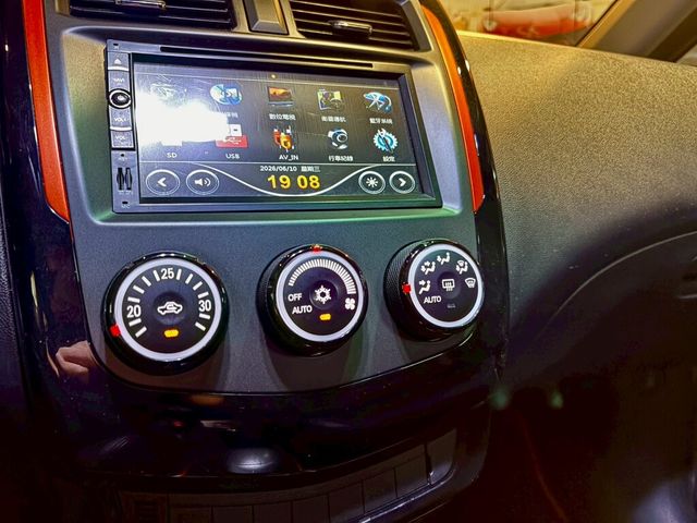 MITSUBISHI三菱 COLT PLUS  第14張相片