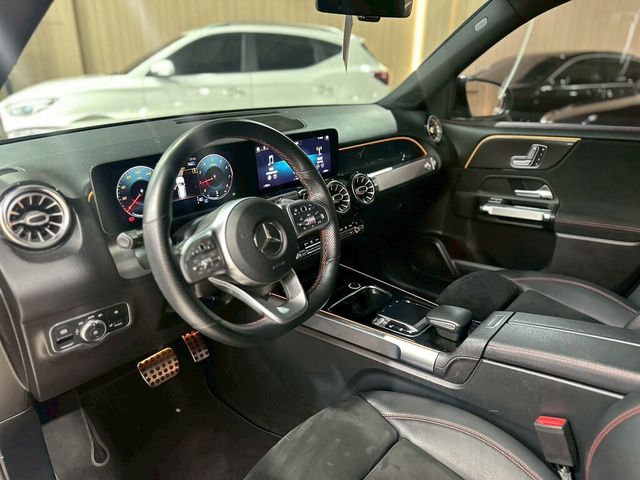 M-BENZ賓士 GLB200  第5張相片
