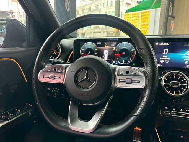 M-BENZ賓士 GLB200  第8張相片