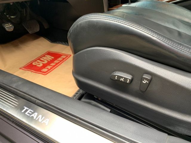 IKEY頂級V6引擎只跑11萬里程/全頂黑玻璃雙天窗/雙前電動椅/導航/定速/音樂快撥鍵/恆溫/倒車顯影/抬顯  第14張相片