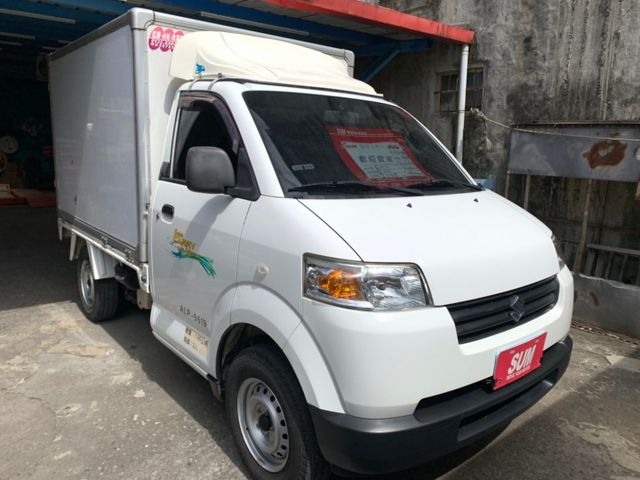 一手車只跑6萬2千里程電動窗/液晶螢幕/藍芽/導航/倒車顯影/行車紀錄器/霧燈/另裝後箱取貨不鏽鋼踩踏板/車內乾淨無刮傷  第2張相片