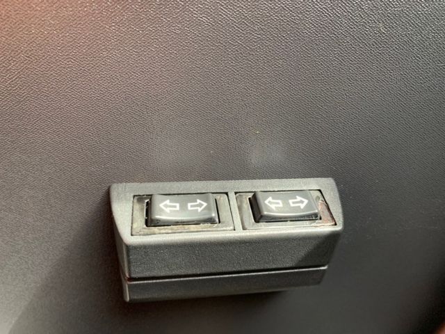 一手車只跑6萬2千里程電動窗/液晶螢幕/藍芽/導航/倒車顯影/行車紀錄器/霧燈/另裝後箱取貨不鏽鋼踩踏板/車內乾淨無刮傷  第11張相片