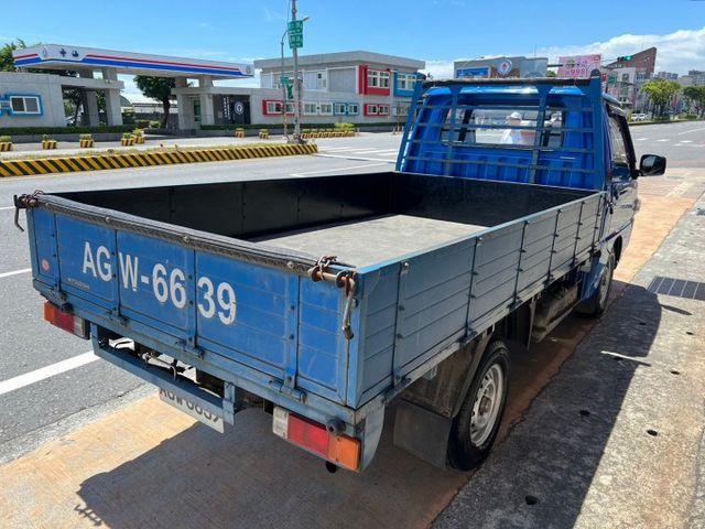 一手車3人座貨車/低里程只跑10萬公里/皮椅/電動窗/霧燈/方向盤新/輪胎新  第3張相片