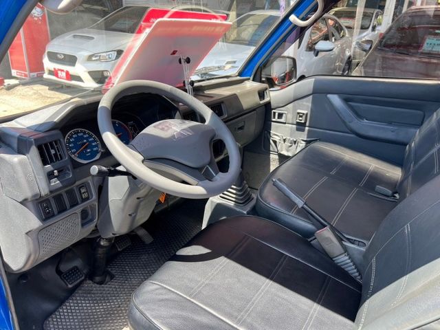 一手車3人座貨車/低里程只跑10萬公里/皮椅/電動窗/霧燈/方向盤新/輪胎新  第8張相片