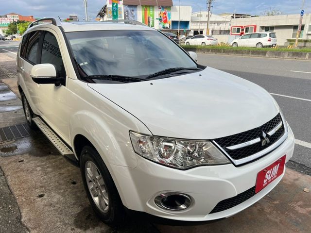 一手車/IKEY版/側踏板/藍芽/電折/恆溫/音控快撥/換檔快撥/防水托盤/全新腳踏墊/後座快速收折/車頂架/霧燈鍵  第2張相片