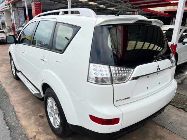 一手車/IKEY版/側踏板/藍芽/電折/恆溫/音控快撥/換檔快撥/防水托盤/全新腳踏墊/後座快速收折/車頂架/霧燈鍵  第4張相片