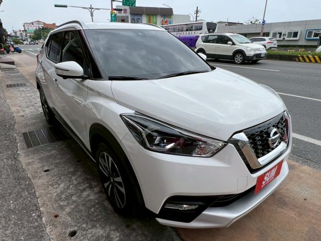 認證車低里程僅跑不到3萬公里/智能旗艦版/環景系統/盲點/恆溫/抬顯/定速/電折/循跡/前後雷達/行車紀錄器/防水踏墊/  第2張相片