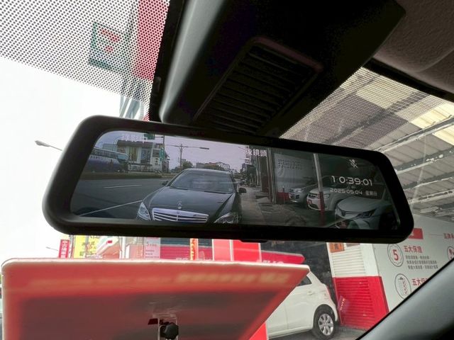 認證車低里程僅跑不到3萬公里/智能旗艦版/環景系統/盲點/恆溫/抬顯/定速/電折/循跡/前後雷達/行車紀錄器/防水踏墊/  第12張相片
