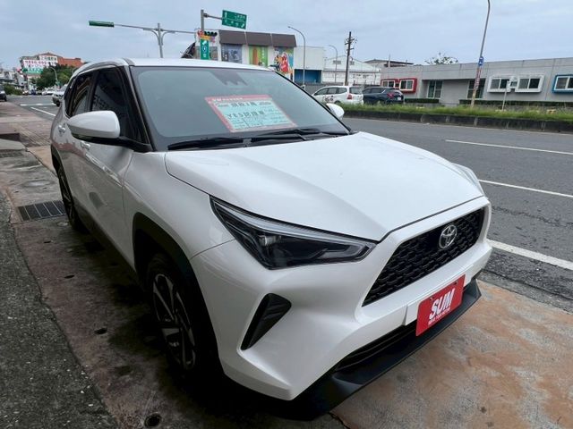 一手車/原版件/里程保證/藍芽CARplay/ACC跟車/循跡/自動煞停/電折/雙沏鋁圈/駐車雷達/黑內裝  第2張相片