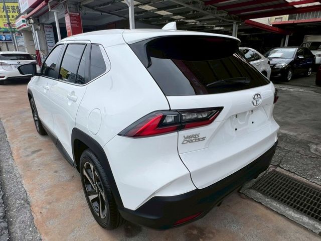 一手車/原版件/里程保證/藍芽CARplay/ACC跟車/循跡/自動煞停/電折/雙沏鋁圈/駐車雷達/黑內裝  第4張相片