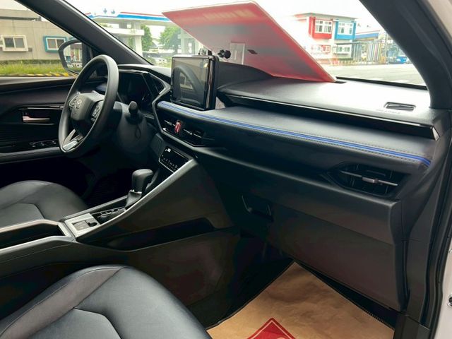 一手車/原版件/里程保證/藍芽CARplay/ACC跟車/循跡/自動煞停/電折/雙沏鋁圈/駐車雷達/黑內裝  第8張相片