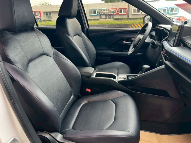 一手車/原版件/里程保證/藍芽CARplay/ACC跟車/循跡/自動煞停/電折/雙沏鋁圈/駐車雷達/黑內裝  第9張相片