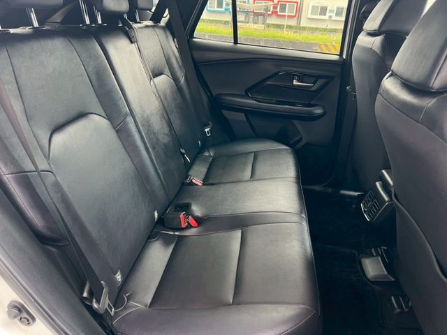 一手車/原版件/里程保證/藍芽CARplay/ACC跟車/循跡/自動煞停/電折/雙沏鋁圈/駐車雷達/黑內裝  第10張相片