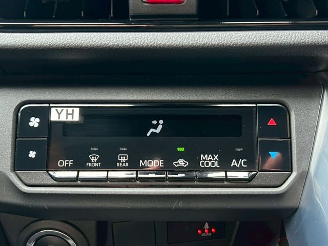 一手車/原版件/里程保證/藍芽CARplay/ACC跟車/循跡/自動煞停/電折/雙沏鋁圈/駐車雷達/黑內裝  第12張相片