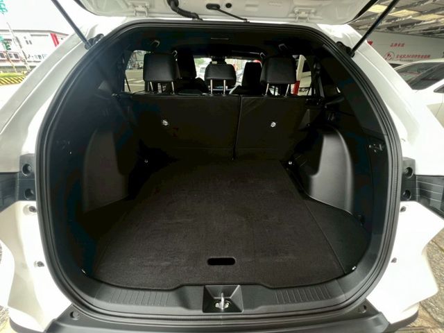一手車/原版件/里程保證/藍芽CARplay/ACC跟車/循跡/自動煞停/電折/雙沏鋁圈/駐車雷達/黑內裝  第19張相片