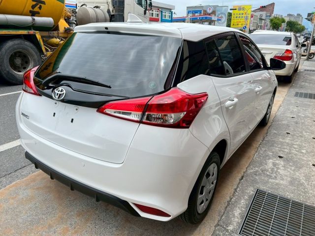 一手車原版件/里程保證僅跑1萬多公里/自動頭燈/補胎劑/升級鋁圈/LED頭燈/內裝新  第3張相片