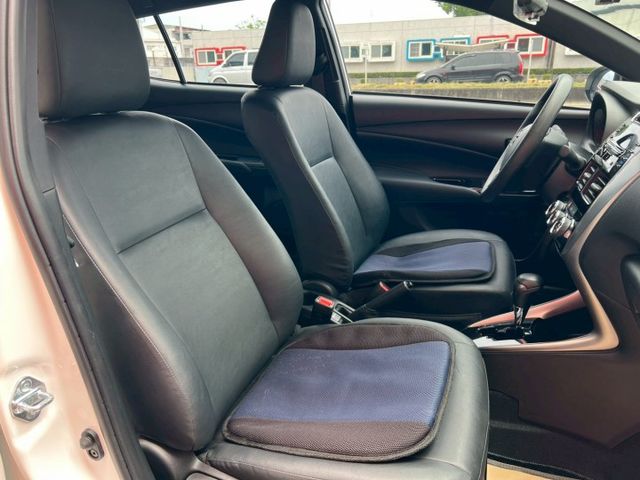 一手車原版件/里程保證僅跑1萬多公里/自動頭燈/補胎劑/升級鋁圈/LED頭燈/內裝新  第8張相片