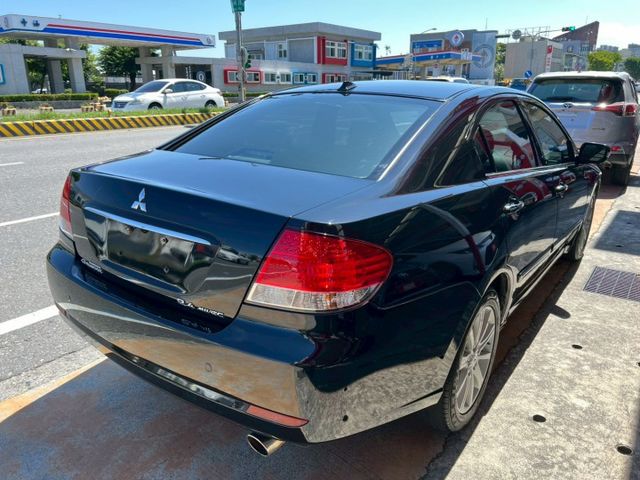 便宜代步房車/HID頭燈/雙前電動椅/後座出風口/倒車顯影/行車紀錄器/前後霧燈/空間大好舒適  第3張相片