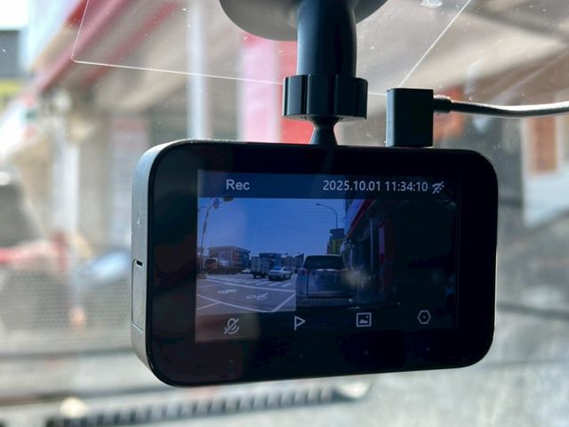 便宜代步房車/HID頭燈/雙前電動椅/後座出風口/倒車顯影/行車紀錄器/前後霧燈/空間大好舒適  第5張相片