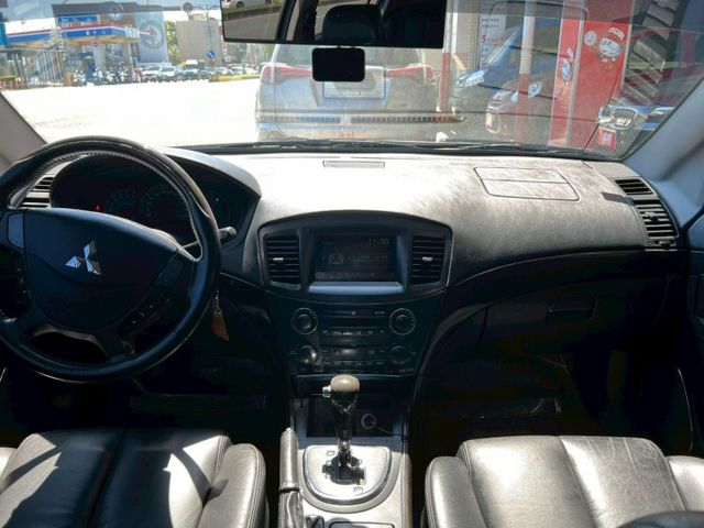 便宜代步房車/HID頭燈/雙前電動椅/後座出風口/倒車顯影/行車紀錄器/前後霧燈/空間大好舒適  第8張相片