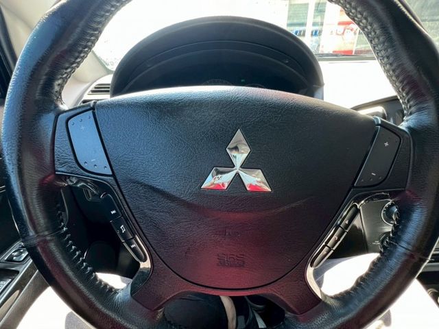 便宜代步房車/HID頭燈/雙前電動椅/後座出風口/倒車顯影/行車紀錄器/前後霧燈/空間大好舒適  第14張相片