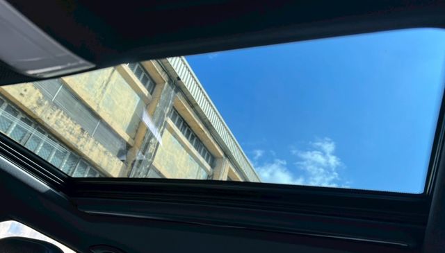 一手車/7安/天窗/低里程/雙前電動椅/行車紀錄器/快撥鍵/定速/藍芽/霧燈/鋁圈17吋/四顆輪胎新  第5張相片