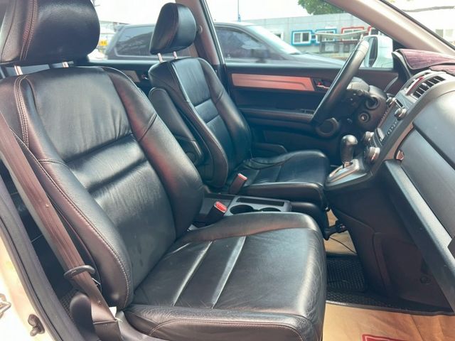 優質代步休旅車/里程保證/電折/藍芽/尾翼/胎壓/行車紀錄器/倒車顯影/霧燈/防水托盤/輪胎近全新  第8張相片