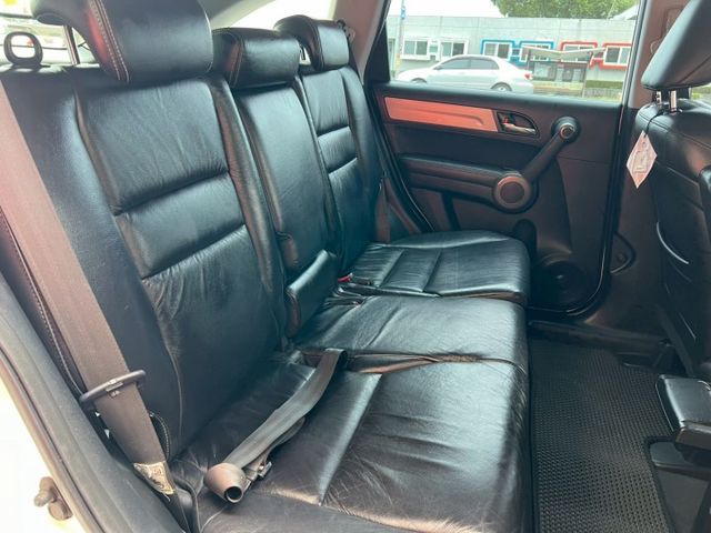 優質代步休旅車/里程保證/電折/藍芽/尾翼/胎壓/行車紀錄器/倒車顯影/霧燈/防水托盤/輪胎近全新  第9張相片