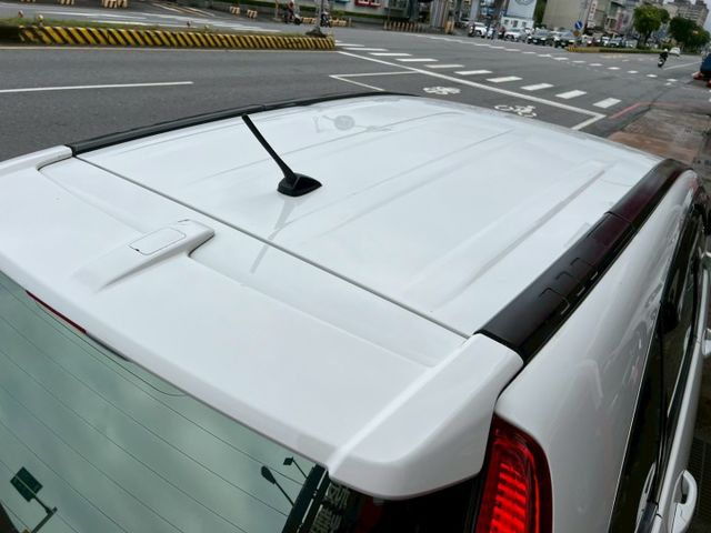 優質代步休旅車/里程保證/電折/藍芽/尾翼/胎壓/行車紀錄器/倒車顯影/霧燈/防水托盤/輪胎近全新  第14張相片