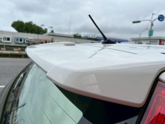 優質代步休旅車/里程保證/電折/藍芽/尾翼/胎壓/行車紀錄器/倒車顯影/霧燈/防水托盤/輪胎近全新  第15張相片