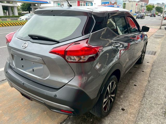 一手車跑4萬公里/CARPLAY螢幕/ISOFIX/音控快撥鍵/行車紀錄器/倒車顯影/霧燈  第3張相片