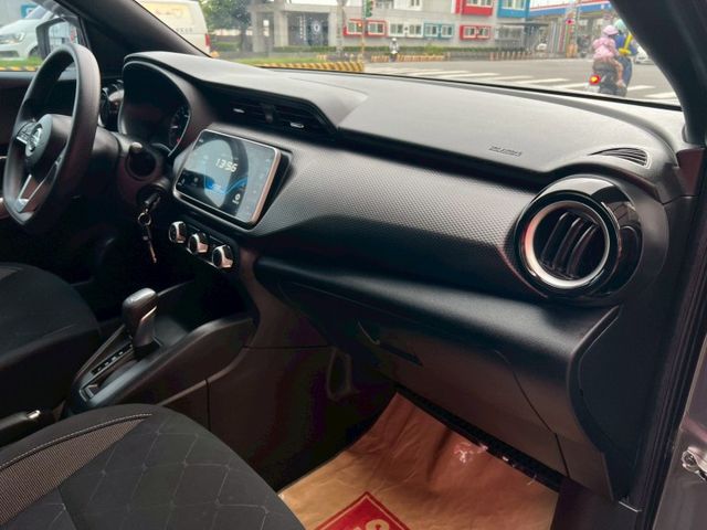 一手車跑4萬公里/CARPLAY螢幕/ISOFIX/音控快撥鍵/行車紀錄器/倒車顯影/霧燈  第8張相片