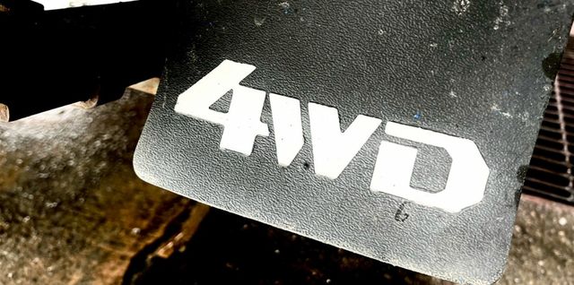 低里程僅跑9萬多公里/4輪傳動4WD/胎壓/全新帆布架(附鎖)/霧燈/行車紀錄器/電動窗/輪胎新/已打蠟美容/全新前保桿  第5張相片