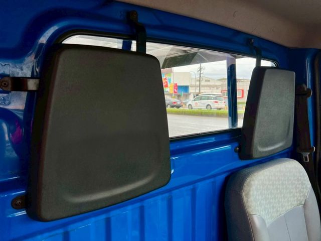 低里程僅跑9萬多公里/4輪傳動4WD/胎壓/全新帆布架(附鎖)/霧燈/行車紀錄器/電動窗/輪胎新/已打蠟美容/全新前保桿  第7張相片