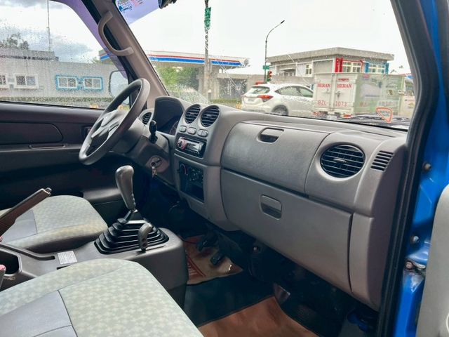 低里程僅跑9萬多公里/4輪傳動4WD/胎壓/全新帆布架(附鎖)/霧燈/行車紀錄器/電動窗/輪胎新/已打蠟美容/全新前保桿  第9張相片