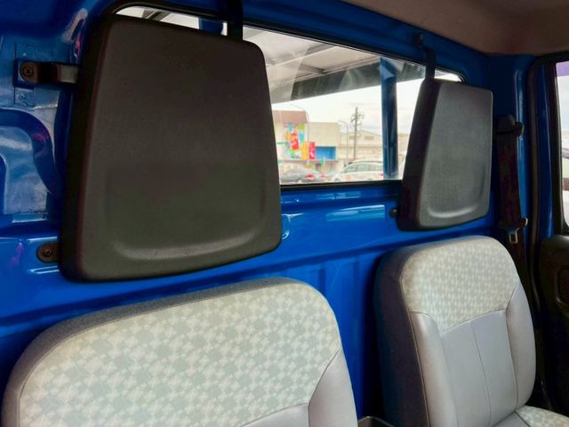 低里程僅跑9萬多公里/4輪傳動4WD/胎壓/全新帆布架(附鎖)/霧燈/行車紀錄器/電動窗/輪胎新/已打蠟美容/全新前保桿  第11張相片