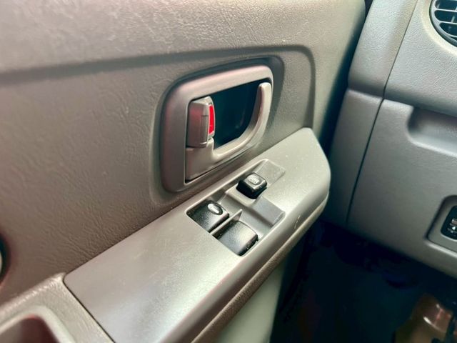 低里程僅跑9萬多公里/4輪傳動4WD/胎壓/全新帆布架(附鎖)/霧燈/行車紀錄器/電動窗/輪胎新/已打蠟美容/全新前保桿  第14張相片