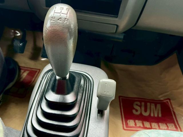 低里程僅跑9萬多公里/4輪傳動4WD/胎壓/全新帆布架(附鎖)/霧燈/行車紀錄器/電動窗/輪胎新/已打蠟美容/全新前保桿  第15張相片