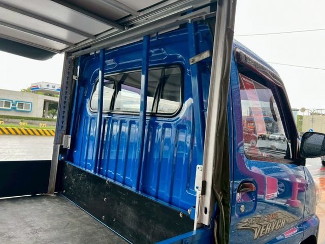 低里程僅跑9萬多公里/4輪傳動4WD/胎壓/全新帆布架(附鎖)/霧燈/行車紀錄器/電動窗/輪胎新/已打蠟美容/全新前保桿  第18張相片