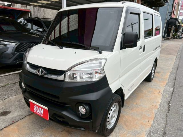 一手車/貨車版/附全新四顆輪胎/里程保證/盲點/循跡/自動頭燈/行車紀錄器/霧燈/原廠保養/原廠說明書  第1張相片