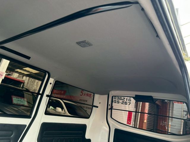 一手車/貨車版/附全新四顆輪胎/里程保證/盲點/循跡/自動頭燈/行車紀錄器/霧燈/原廠保養/原廠說明書  第8張相片