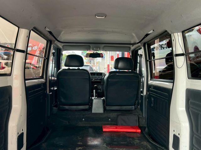 一手車/貨車版/附全新四顆輪胎/里程保證/盲點/循跡/自動頭燈/行車紀錄器/霧燈/原廠保養/原廠說明書  第9張相片