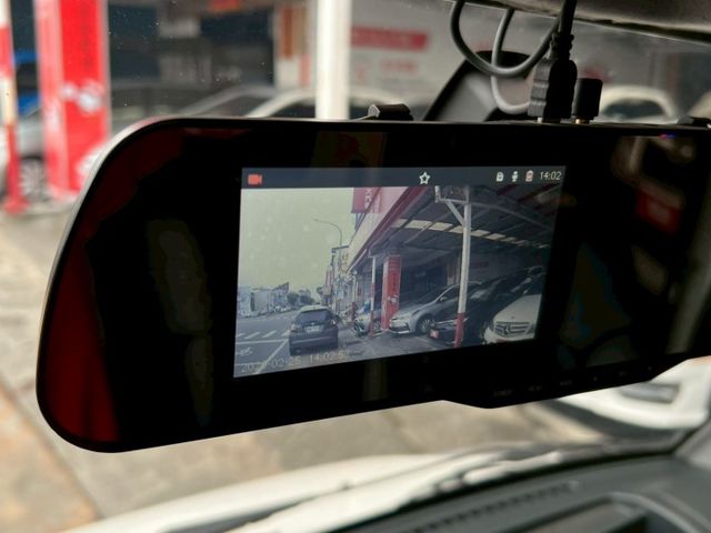 一手車/貨車版/附全新四顆輪胎/里程保證/盲點/循跡/自動頭燈/行車紀錄器/霧燈/原廠保養/原廠說明書  第11張相片