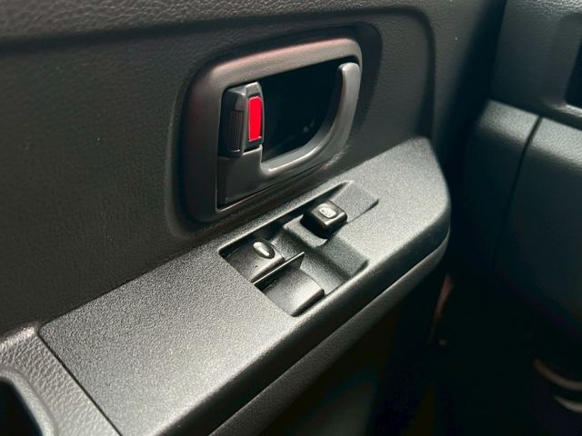 一手車/貨車版/附全新四顆輪胎/里程保證/盲點/循跡/自動頭燈/行車紀錄器/霧燈/原廠保養/原廠說明書  第12張相片