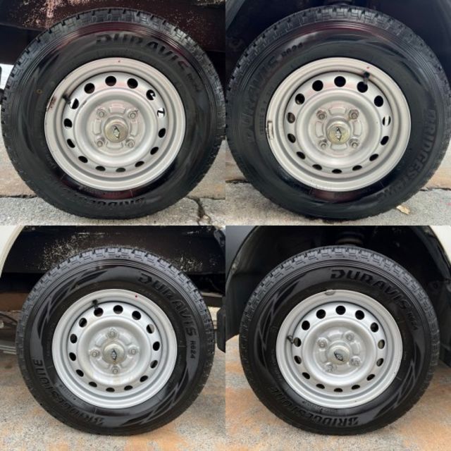 一手車/貨車版/附全新四顆輪胎/里程保證/盲點/循跡/自動頭燈/行車紀錄器/霧燈/原廠保養/原廠說明書  第20張相片